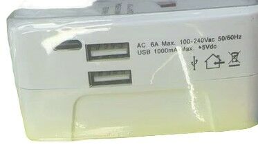 ADAPTADOR ENCHUFE UNIVERSAL VIAJERO 2puertos USB+1TipoC LAMBO TECH DESARMADA 200u