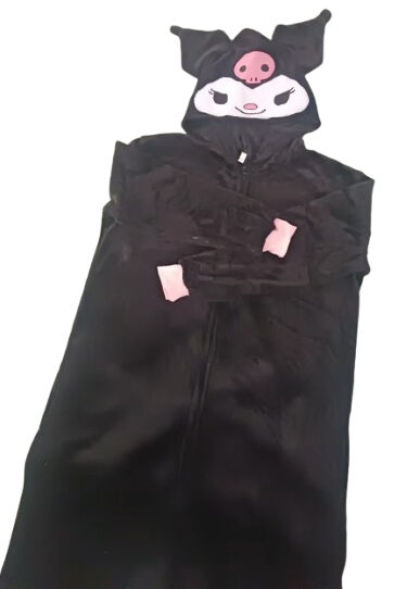 PIJAMA KIGURUMI DISFRAZ KUROMI INFANTIL 100cm 15u， 110cm 15u， 120cm 25u， 130cm 30u，140cm 35u 120u
